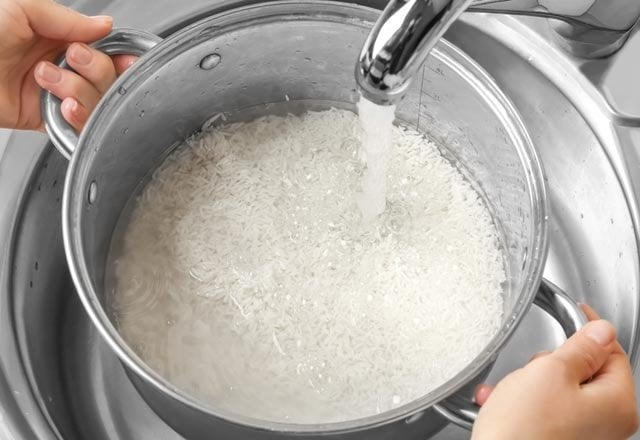 Her gün 1 bardak pirinç suyu içmenin olağanüstü yararları! Pirinç suyunu nasıl harcarsak daha verimli olur?
