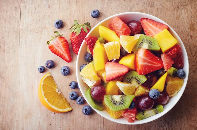 Tüm şeker uyarılarına rağmen meyveden vazgeçemiyorsanız… İşte en sağlıklı meyveler ve faydaları…